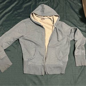 Very comfortable light blue jacket does need a replaceable zipper